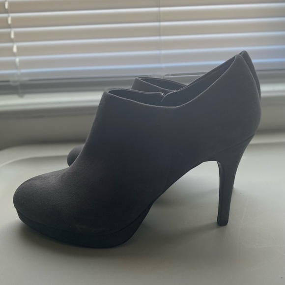 Liz Claiborne, charcoal suede booties - Picture 3 of 8